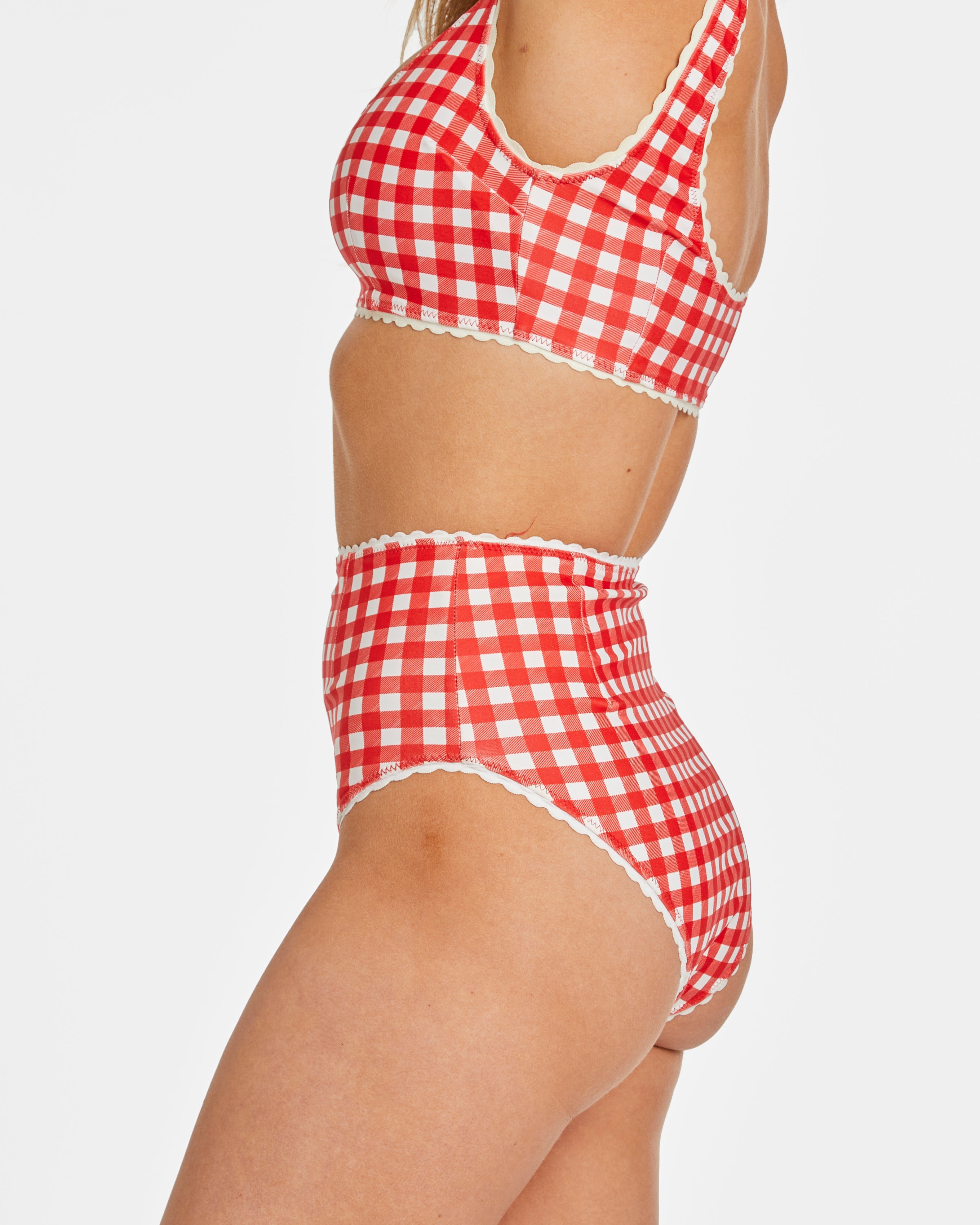 Annalise is 5'4" and wearing size 26