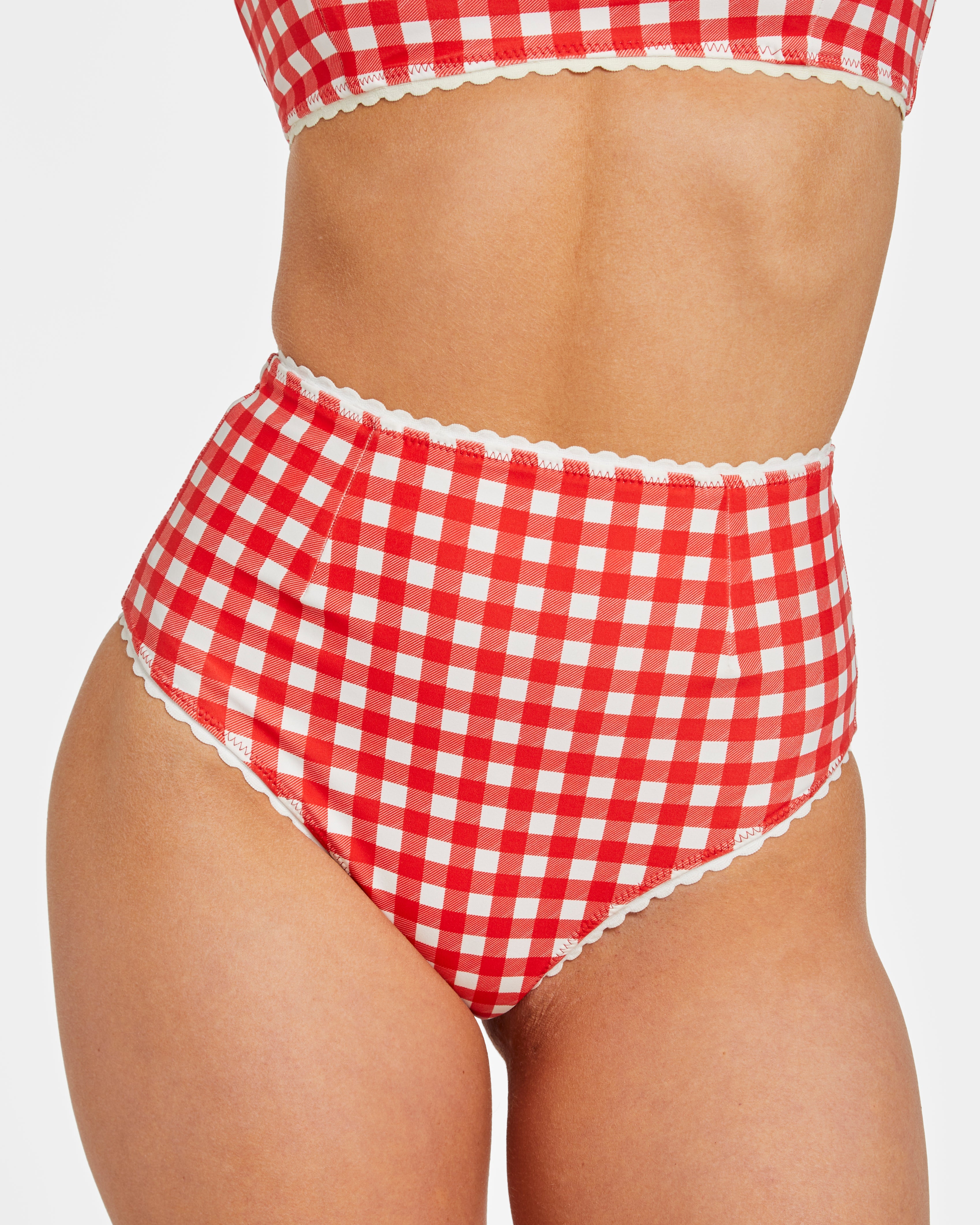 Annalise is 5'4" and wearing size 26