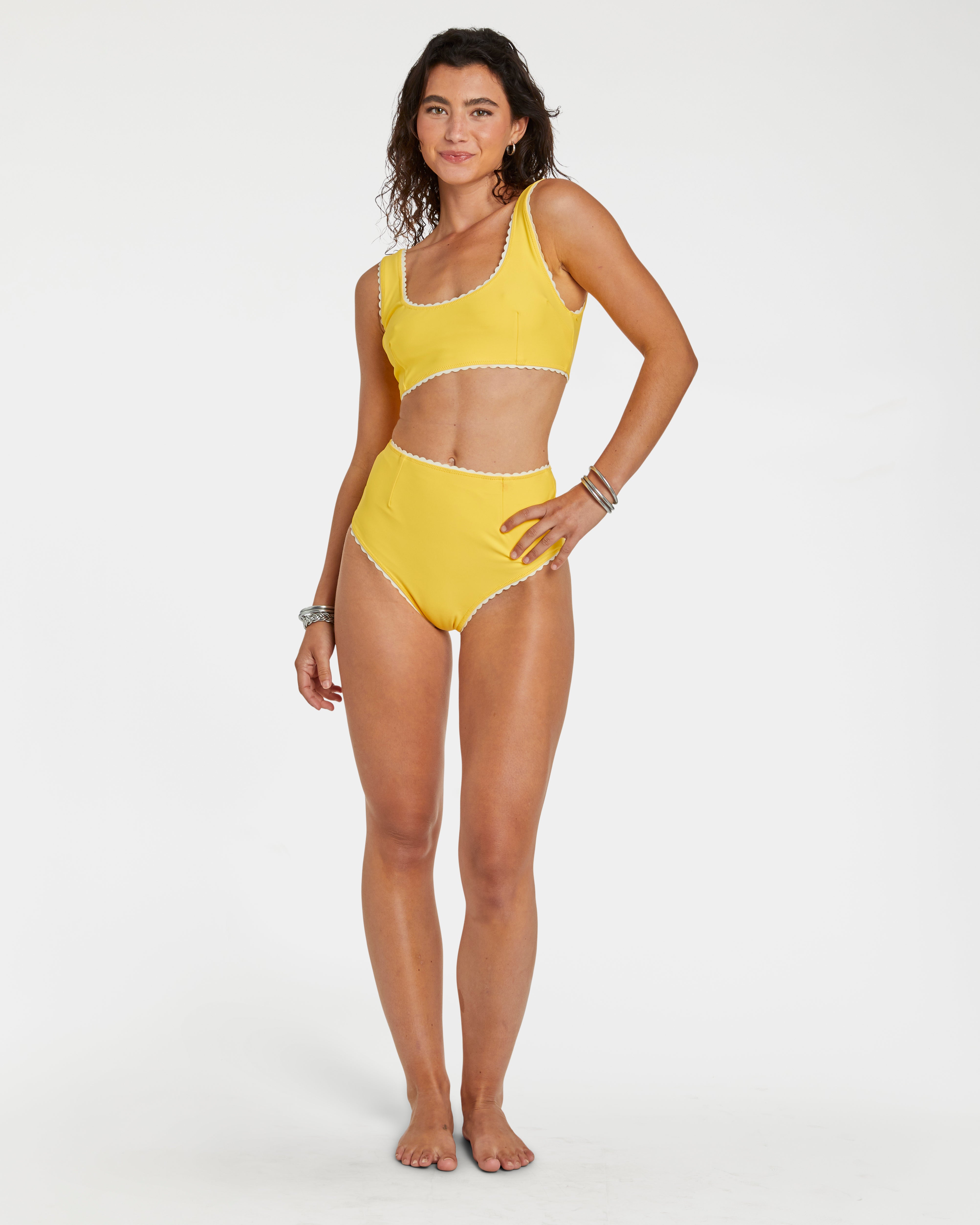 Marta is 5'5" and wearing size S