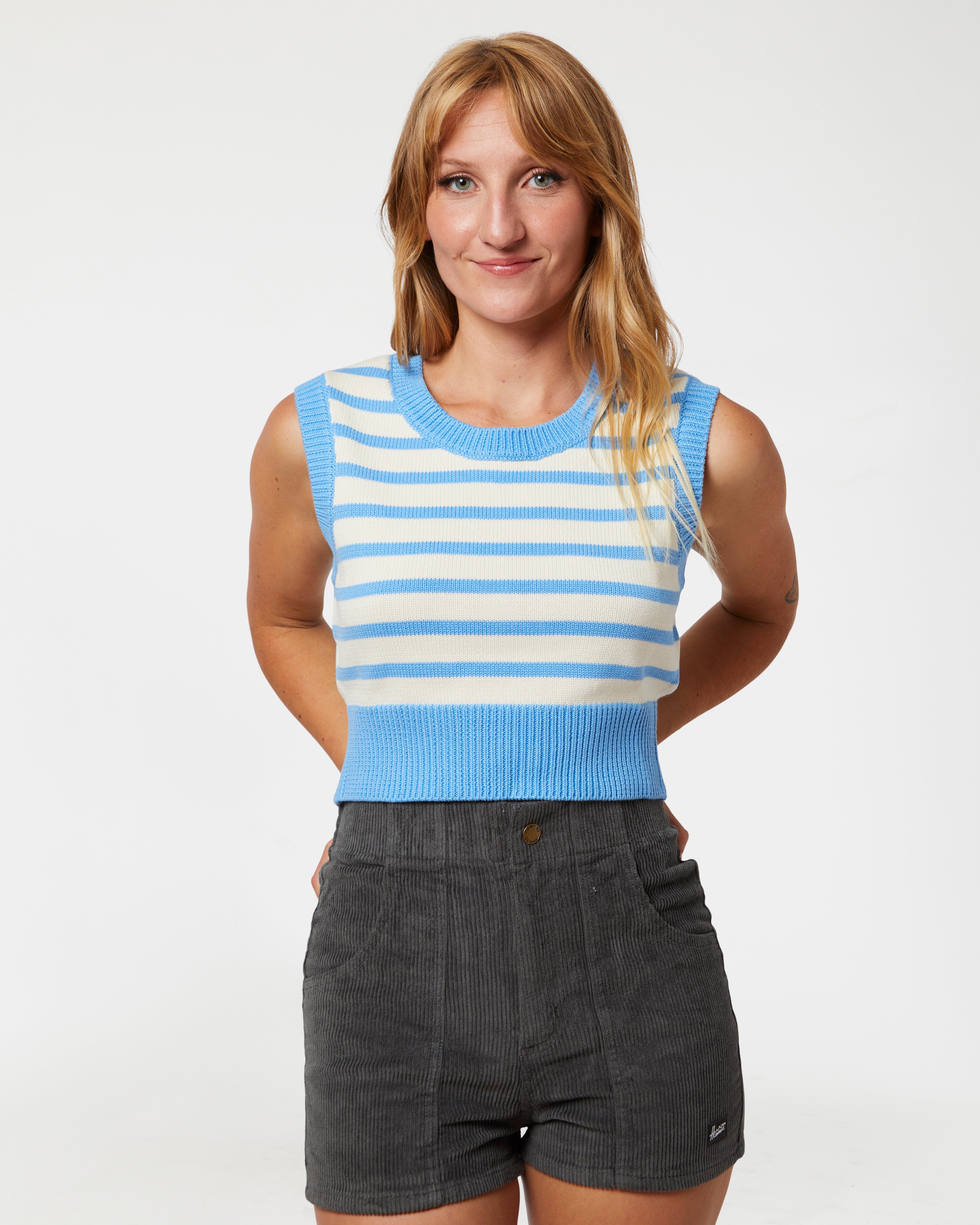 Eloise is 5'8" and wearing a size M