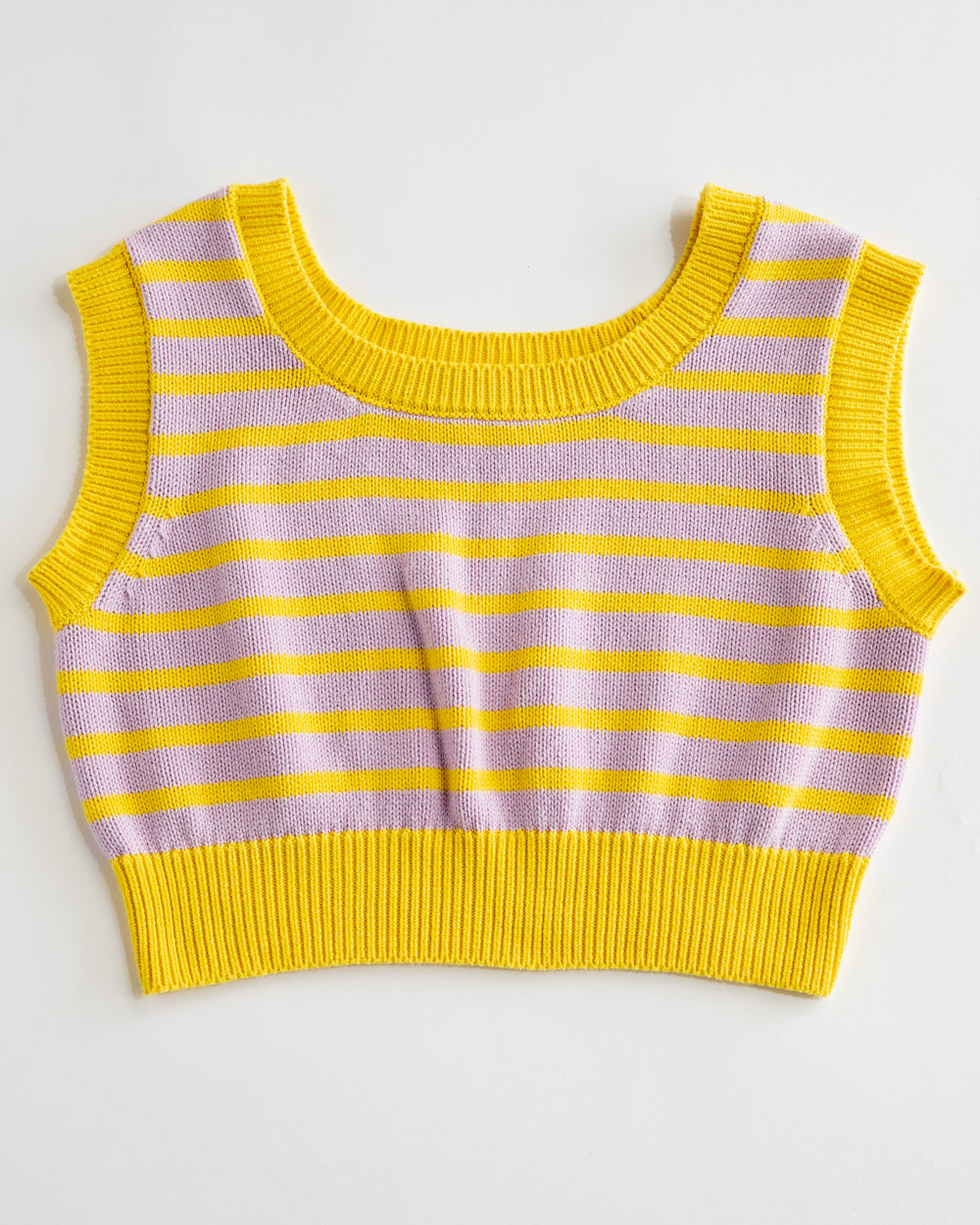 Haut court en tricot (violet poudre/jaune)