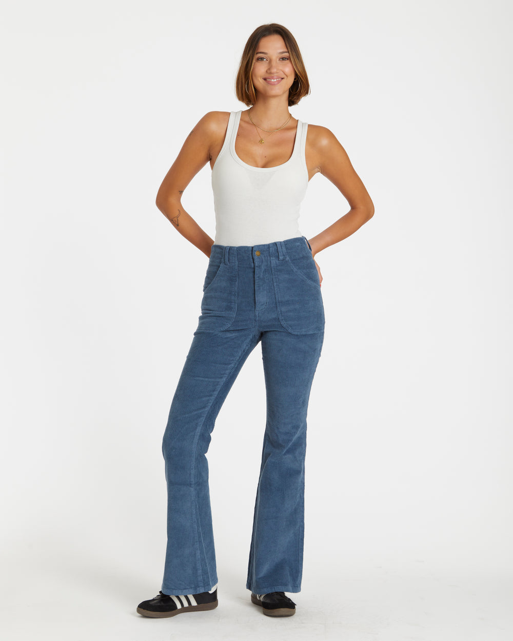 Carla is 5'10" and wearing size 26