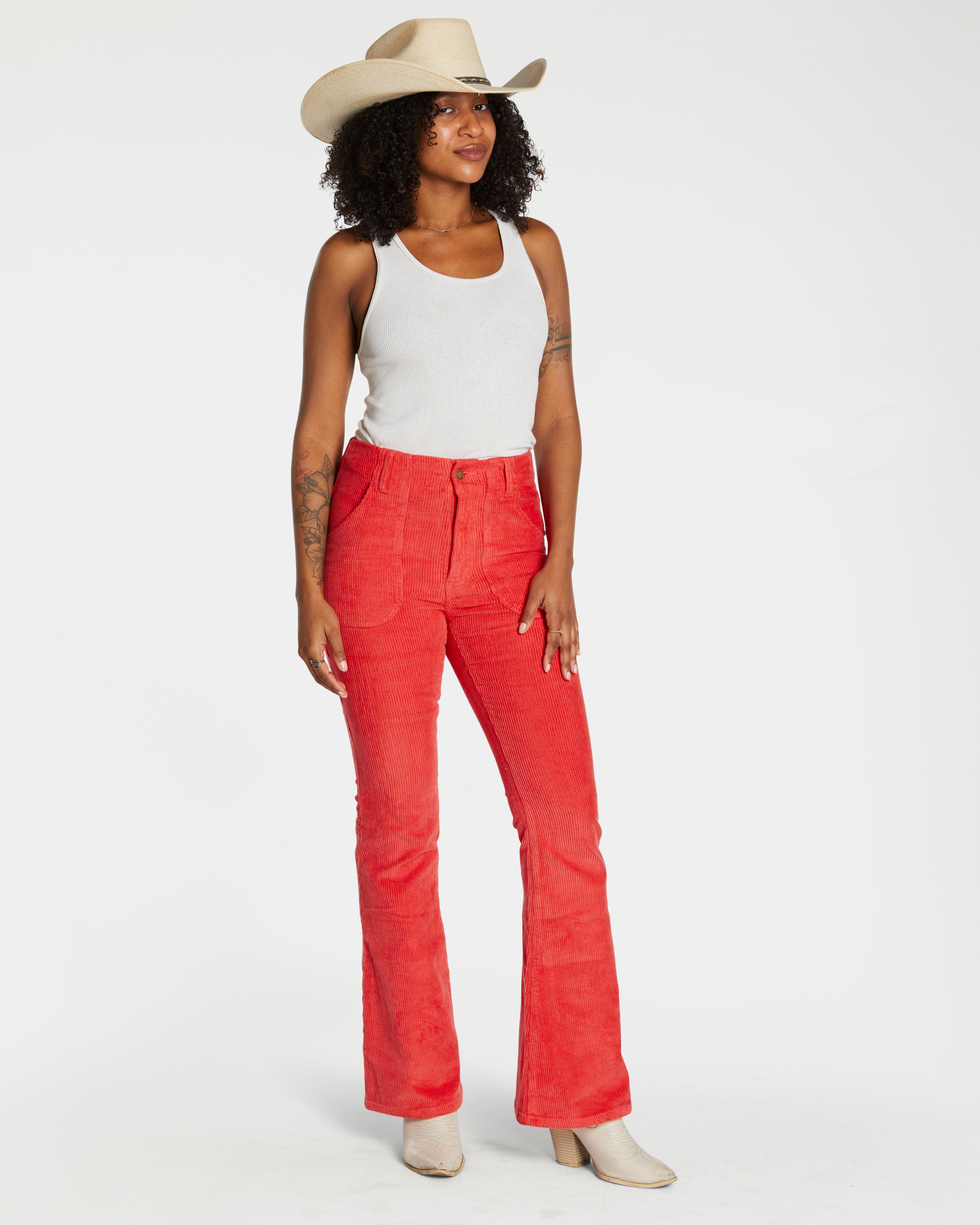 Tehani is 5'6" and wearing size 26