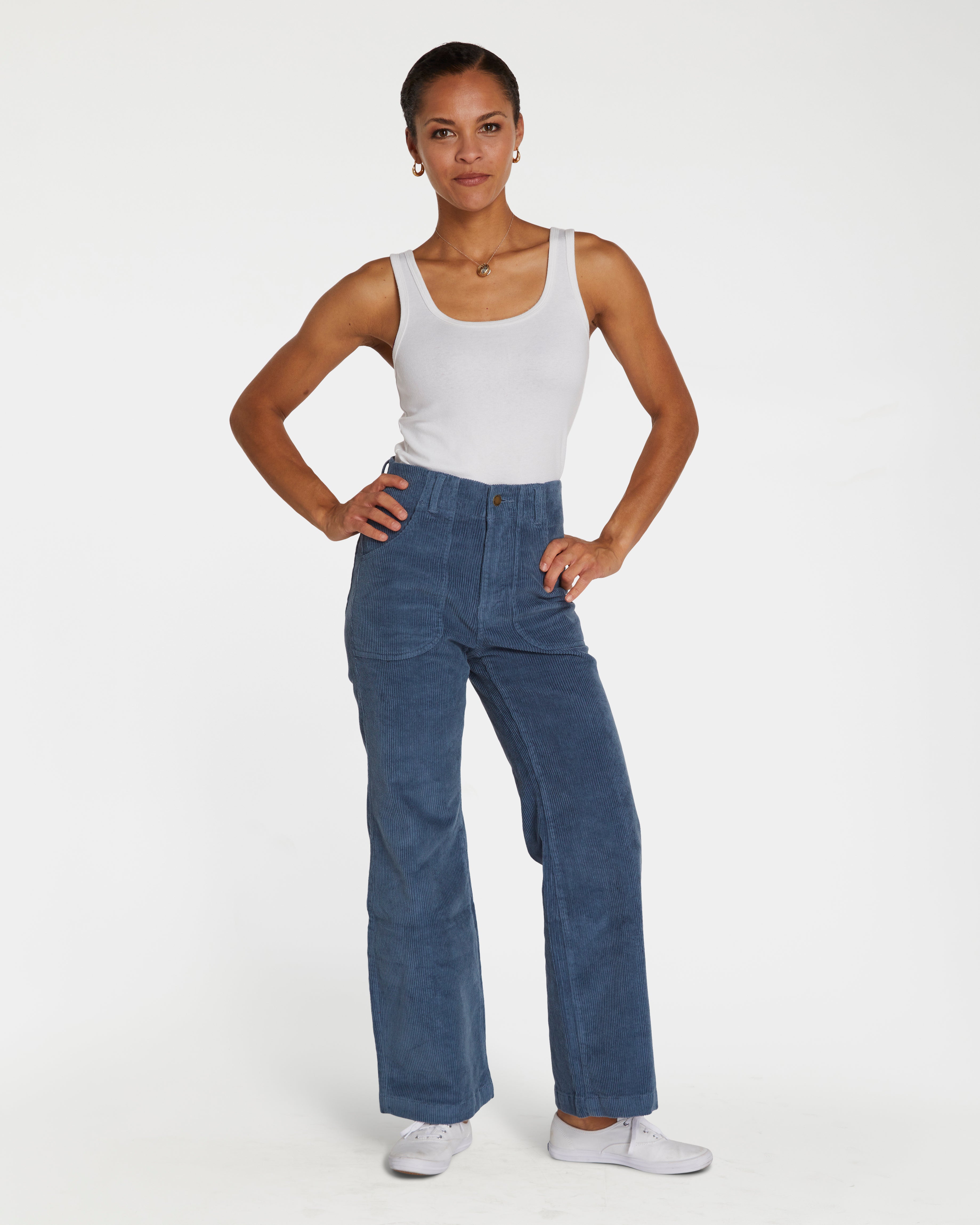 Kat is 5'3" and wearing a size 24