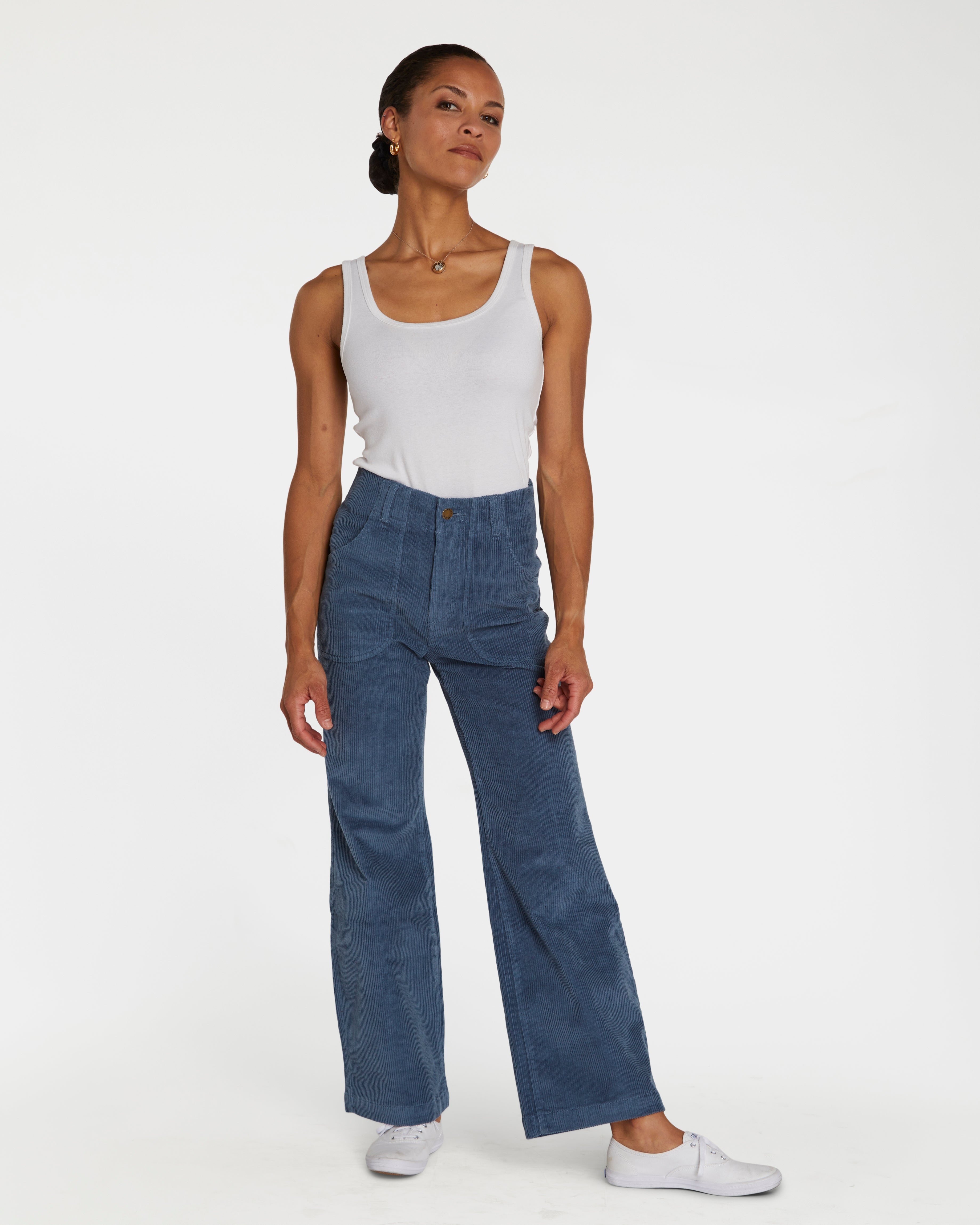 Kat is 5'3" and wearing a size 24
