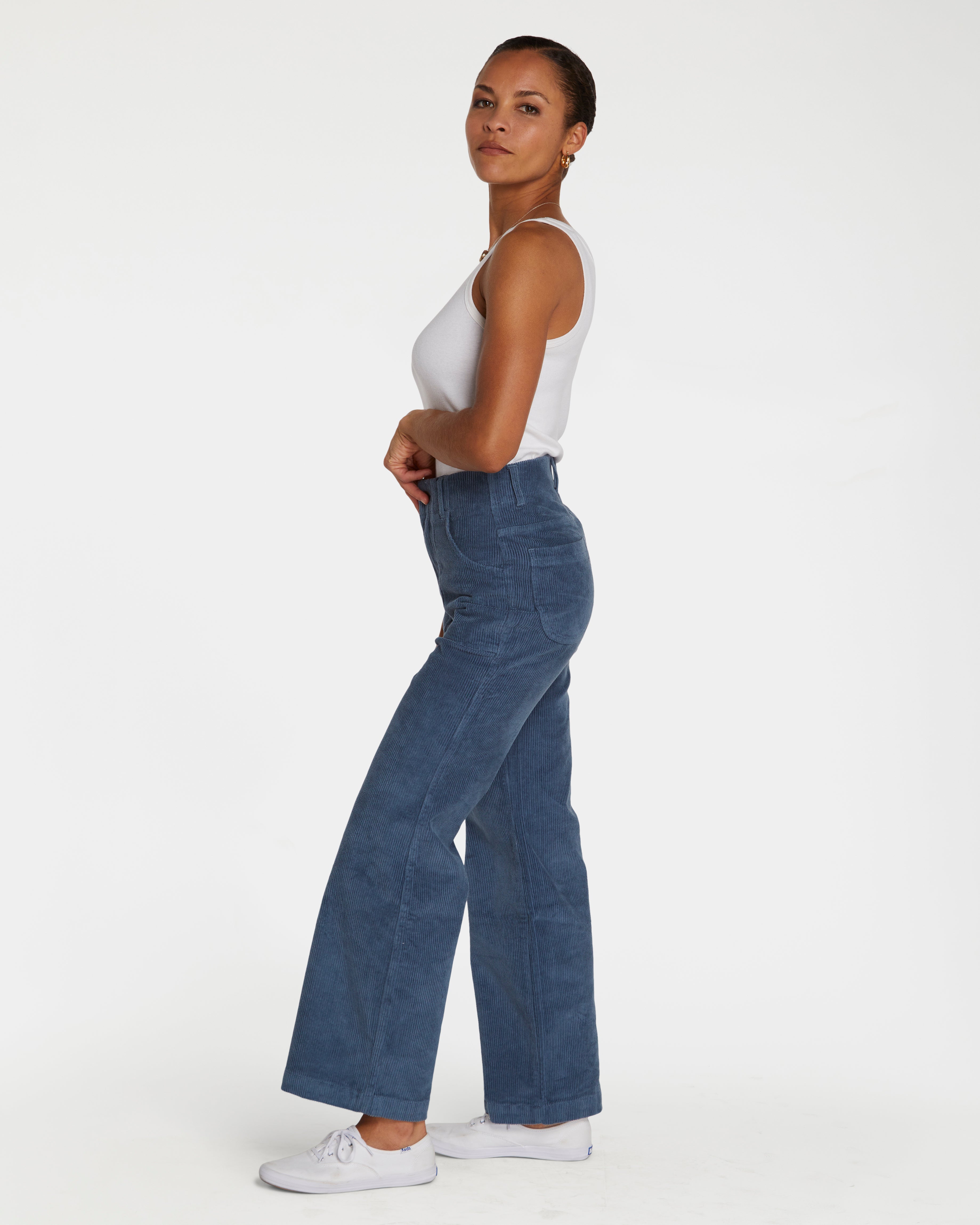 Kat is 5'3" and wearing a size 24