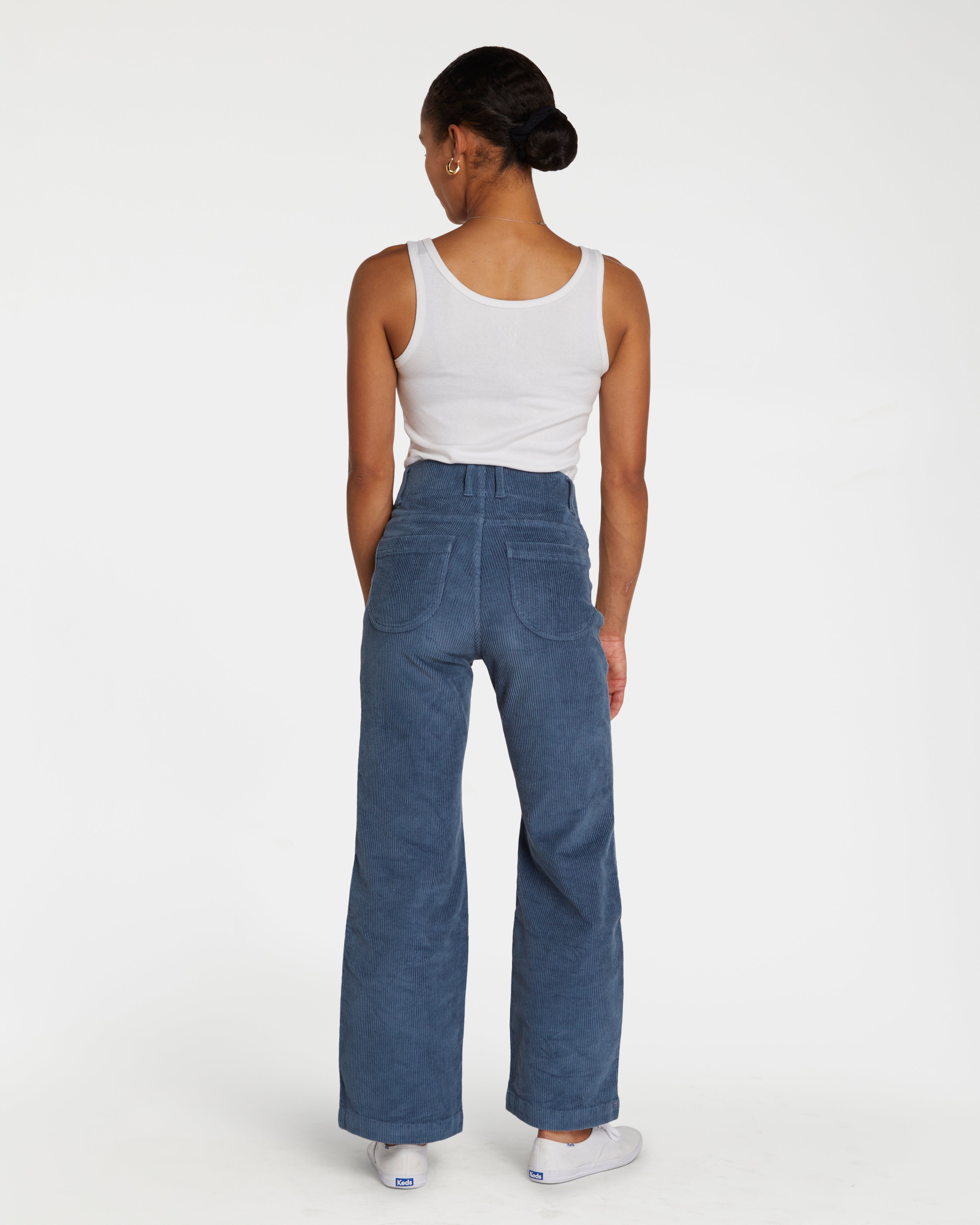 Kat is 5'3" and wearing a size 24