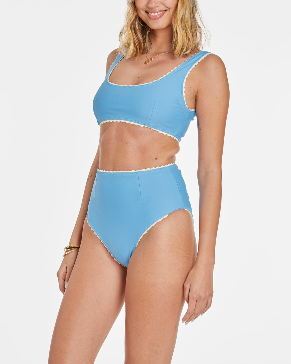 Carla is 5'10" and wearing size S