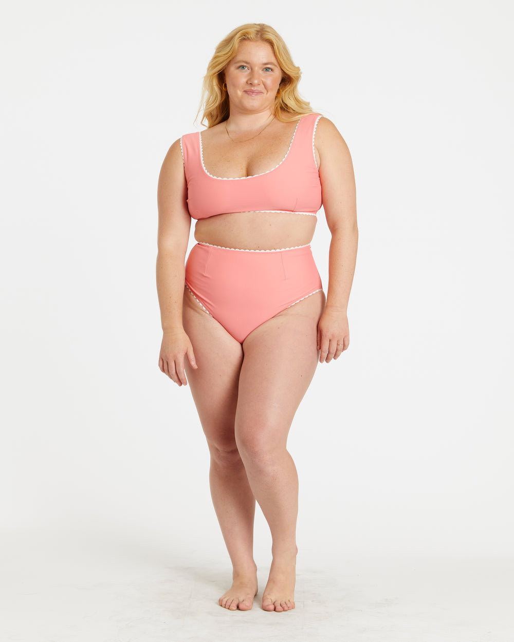Kat is 5'3" and wearing size L