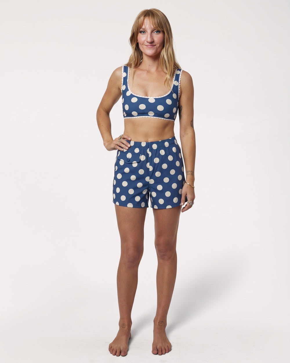 Eloise is 5'8" and wearing size 26