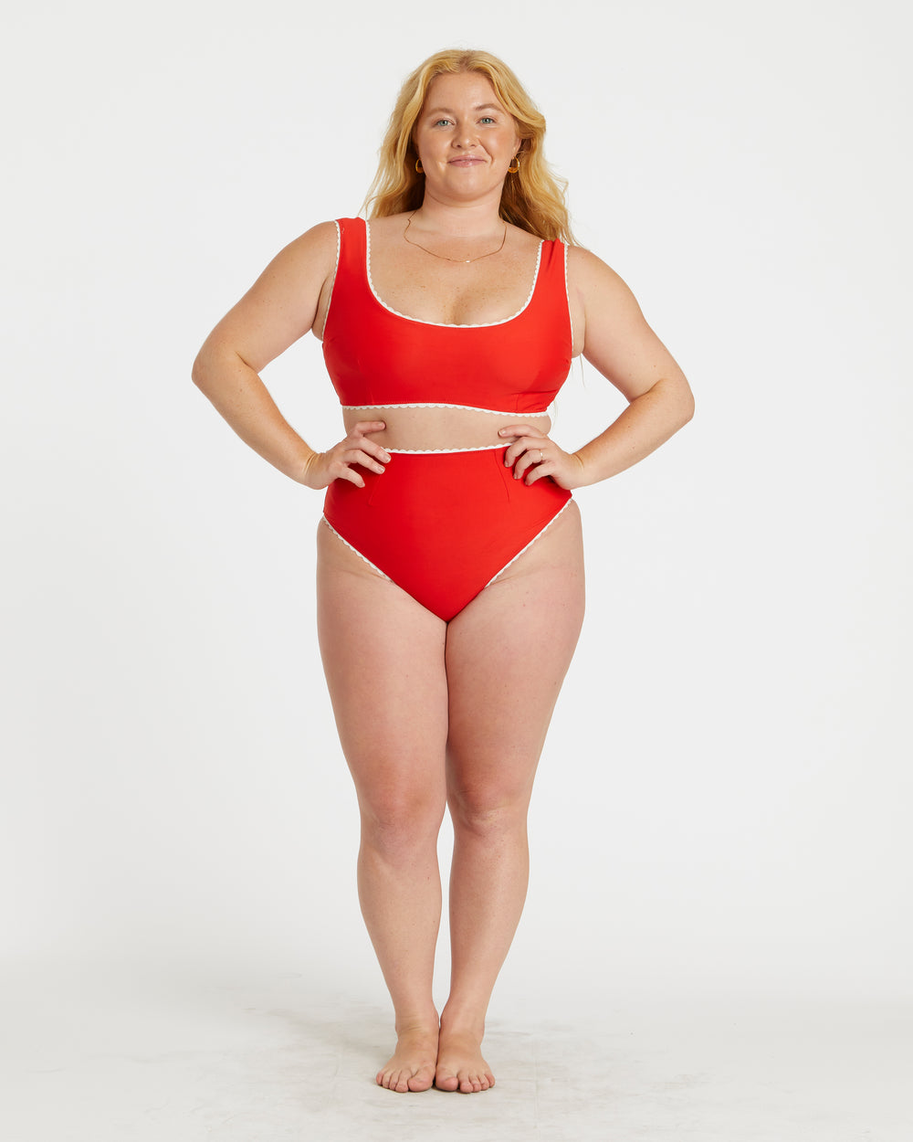 Kat is 5'3" and wearing size L