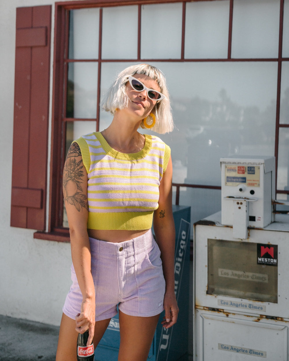 Haut court en tricot (violet poudre/jaune)