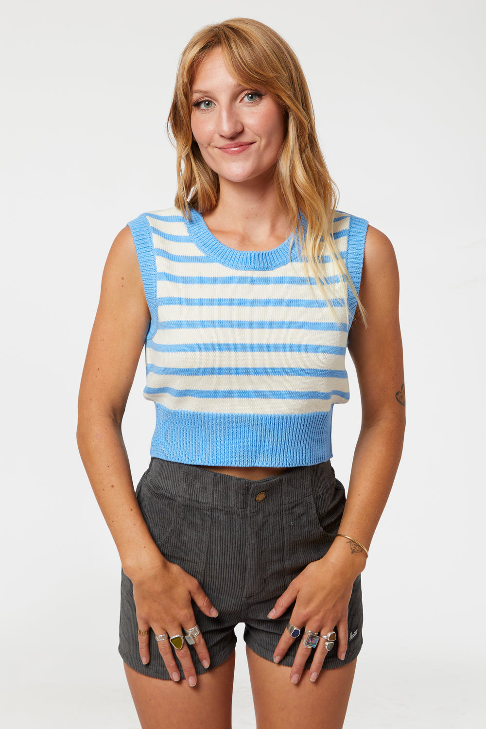 Eloise is 5'8" and wearing a size M