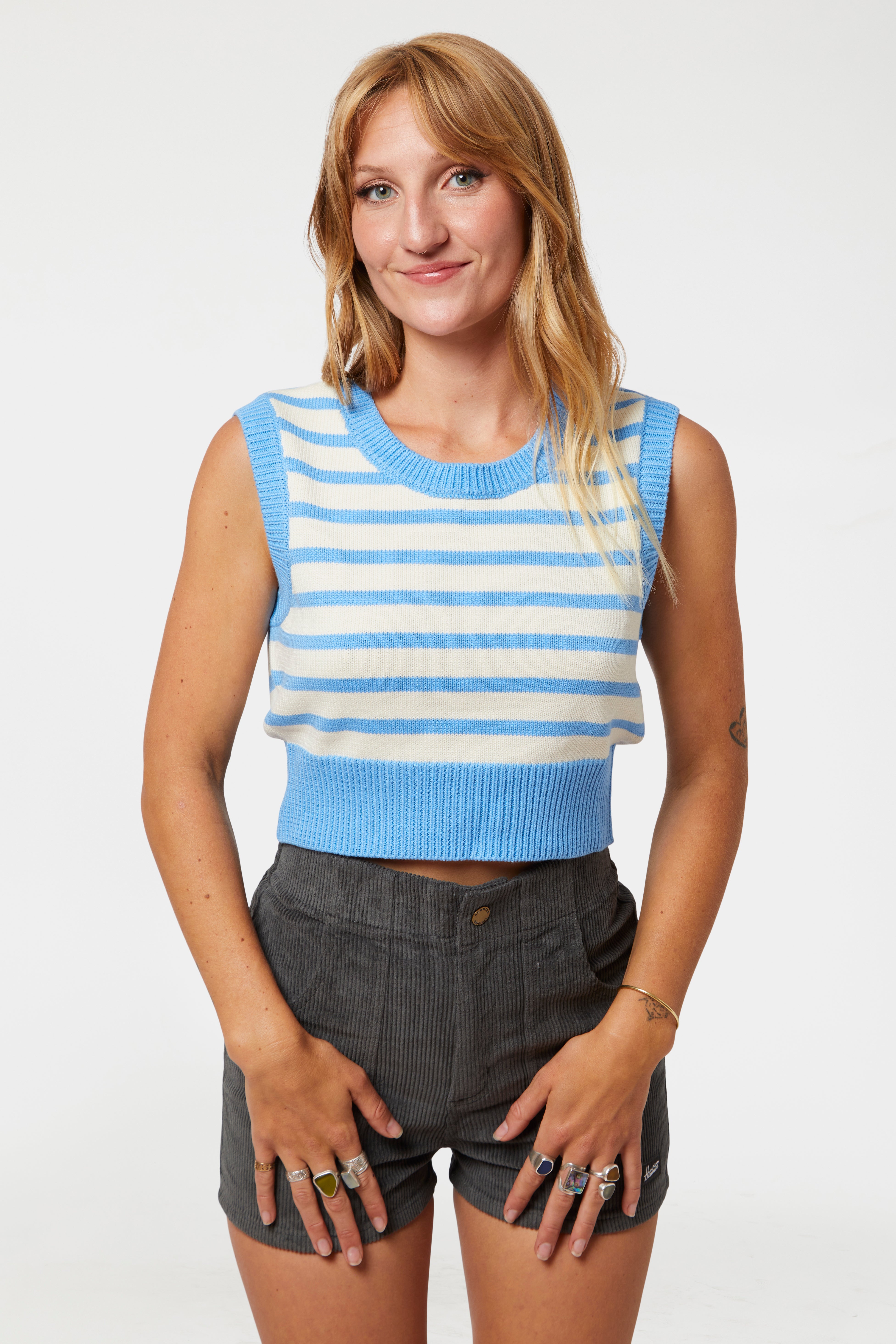 Eloise is 5'8" and wearing a size M
