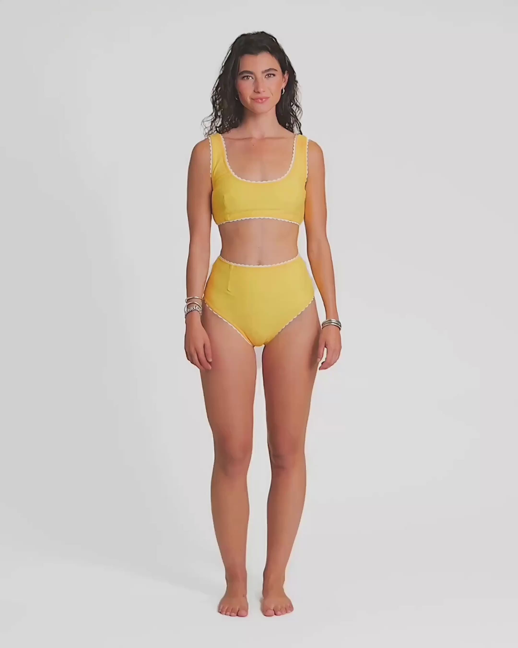 Marta is 5'5" and wearing size S