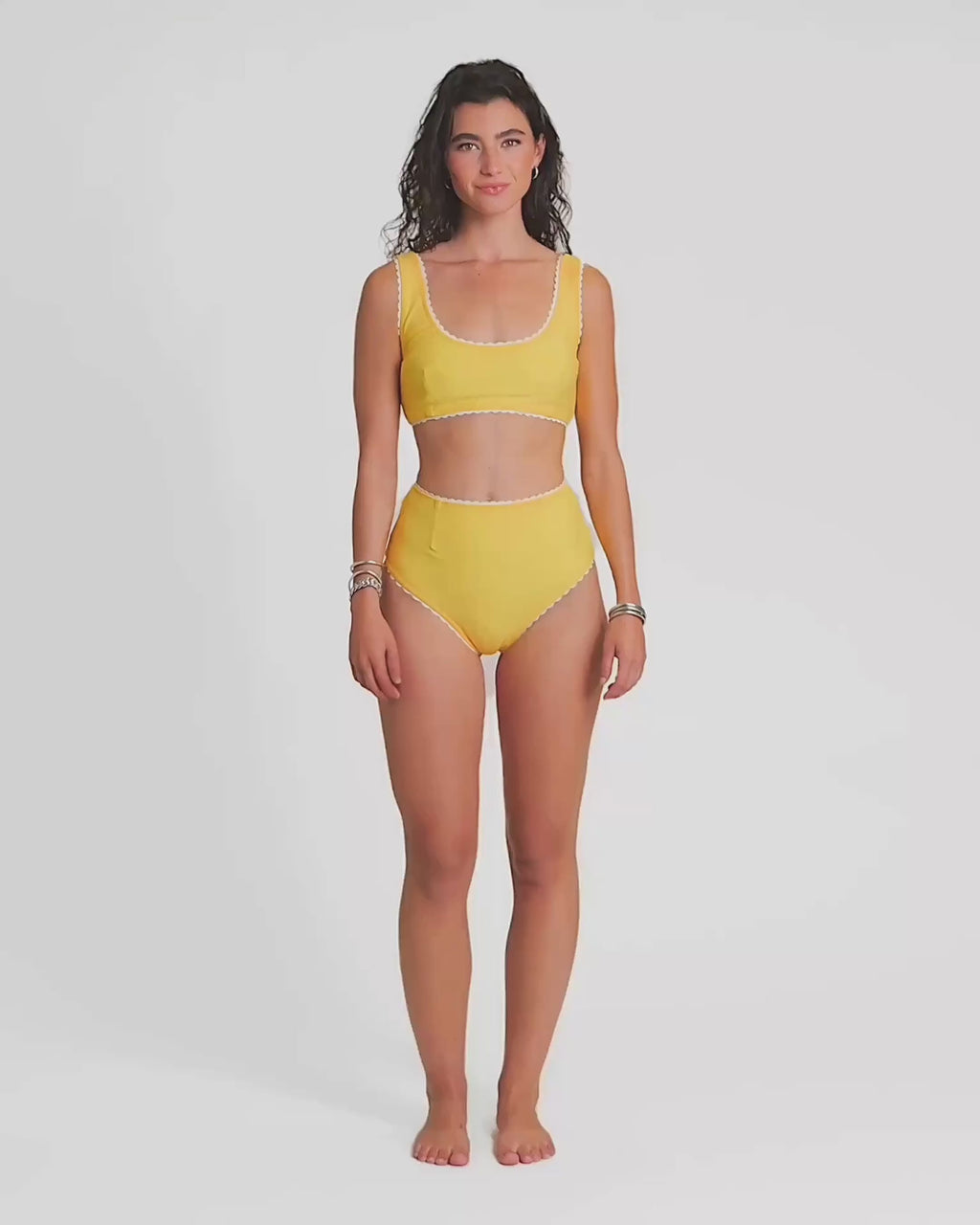 Marta is 5'5" and wearing size S