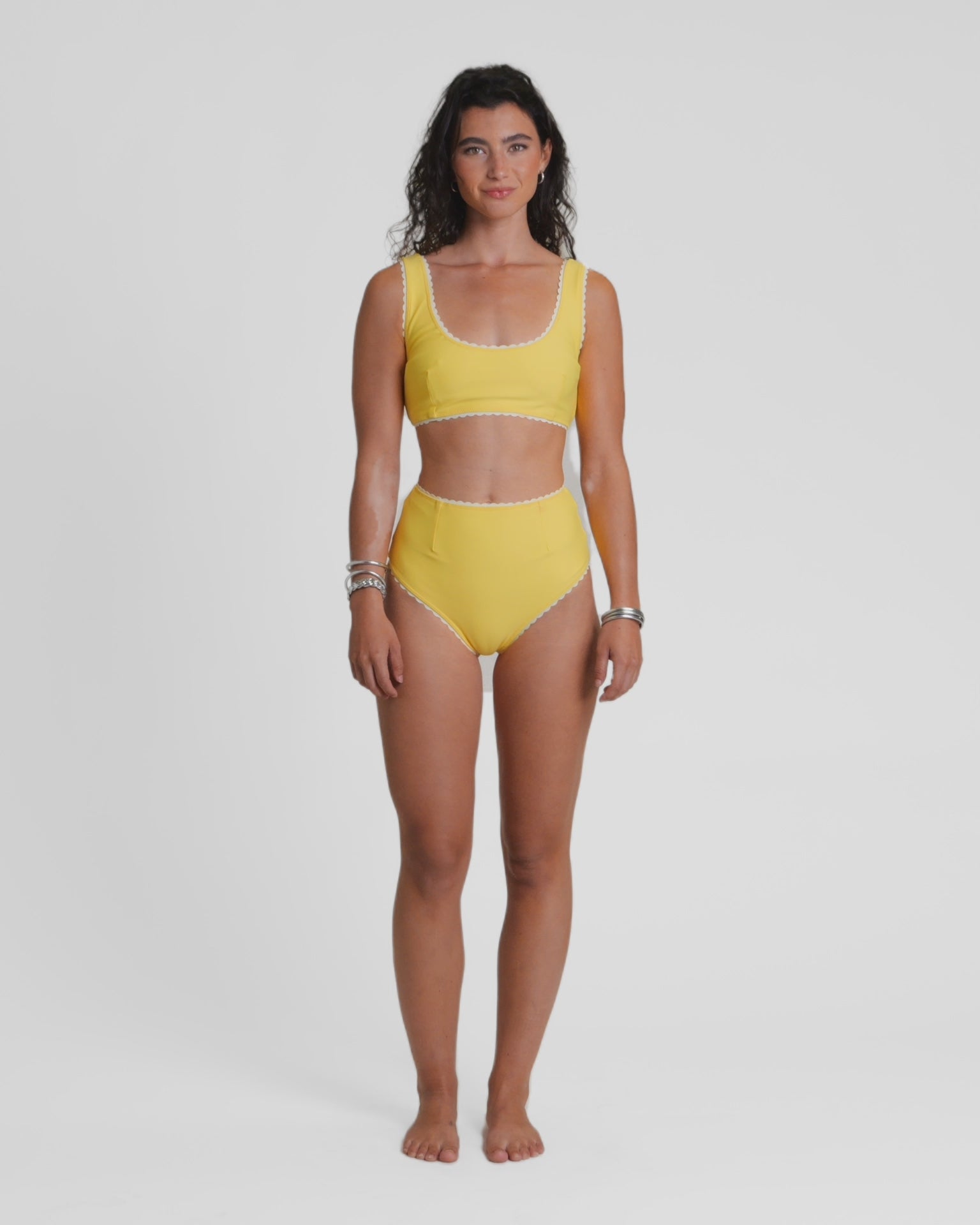 Marta is 5'5" and wearing size S