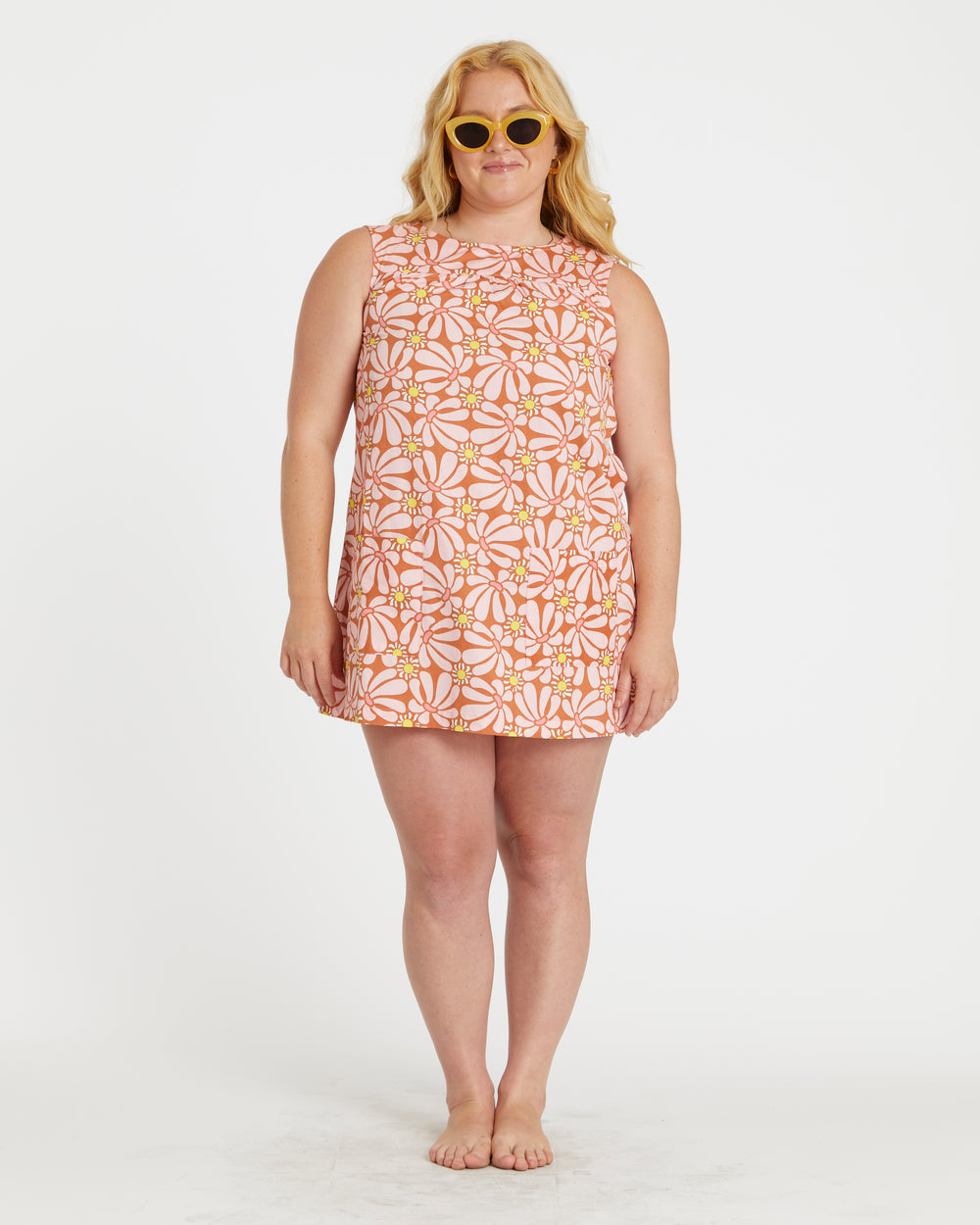 Kat is 5'3" and wearing size L