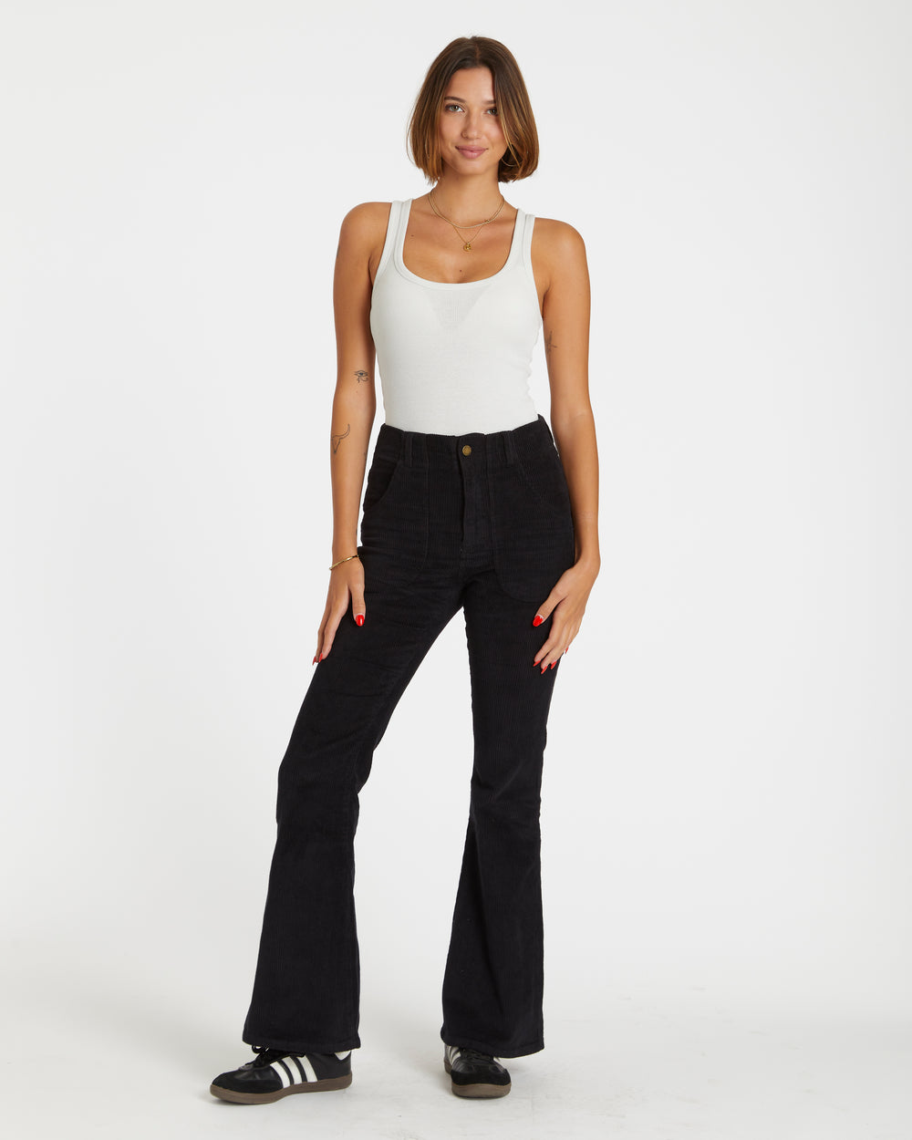 Carla is 5'10" and wearing size 26