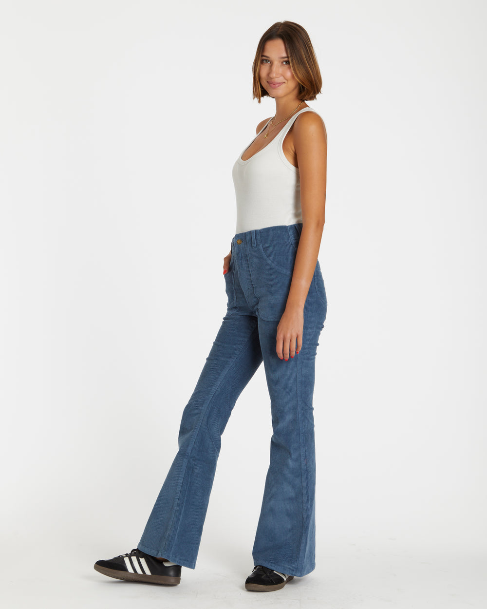 Carla is 5'10" and wearing size 26