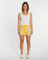 Sarah is 5'2" and wearing size 24